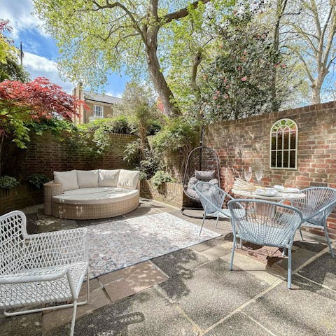 Serve your favourite afternoon drinks in the garden