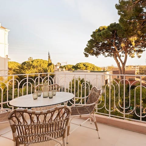 Serve your favourite evening drinks on the private balcony