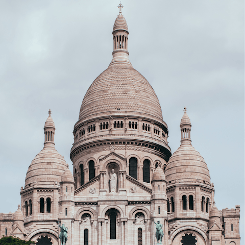 Stroll uphill to the Sacré-Cœur in just fourteen minutes
