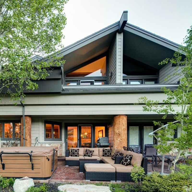 The home is just a five-minute drive from Snow Park Lodge