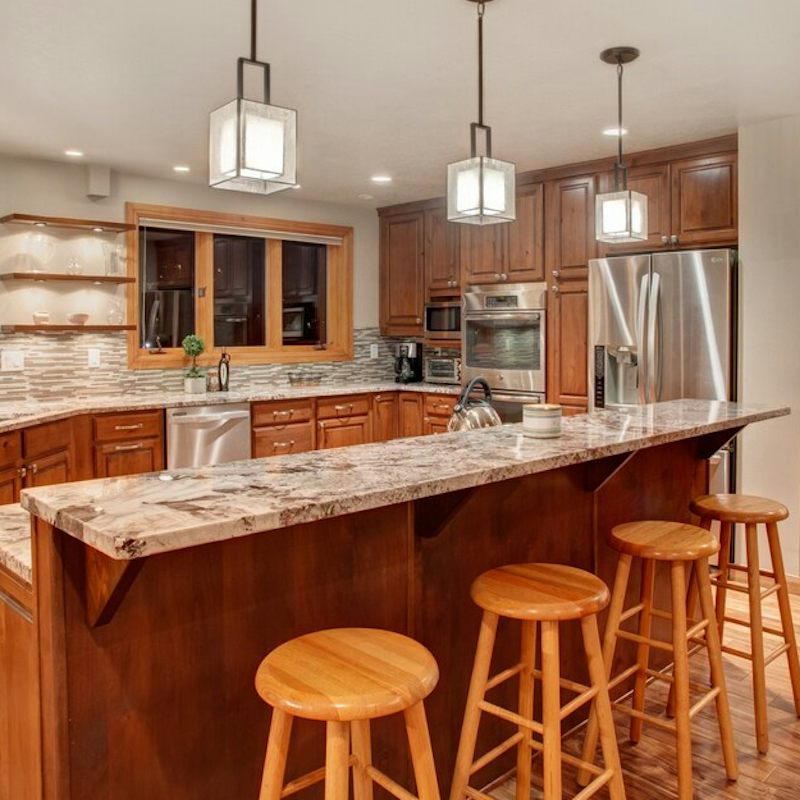 Plan your day over coffee at the breakfast bar