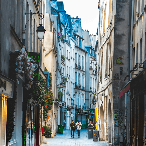 Base yourself in vibrant Le Marais, close to shops and eateries