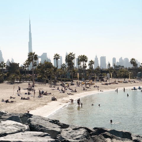 Explore the many sights of Dubai – your home is a short walk from Dubai Creek and a seventeen-kilometer drive from Jumeirah Beach