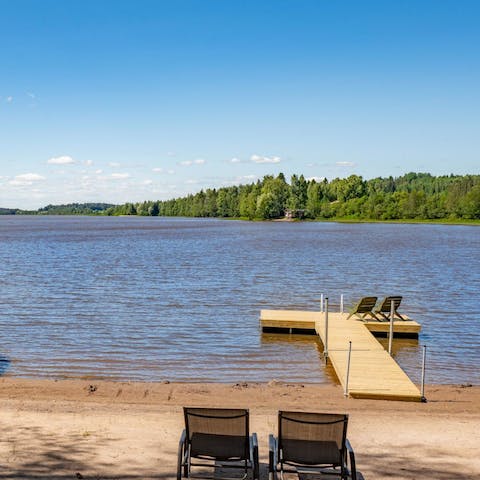 Wake up to beautiful lakeside views