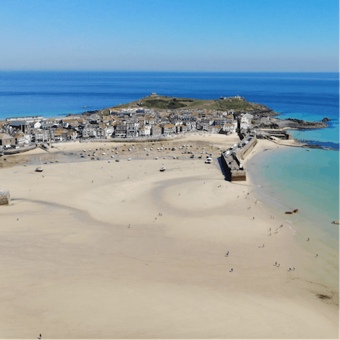 Walk to St Ives town centre or Porthminster Beach in five minutes