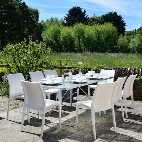 Cook up a storm and eat alfresco with a view at the large outdoor dining area 