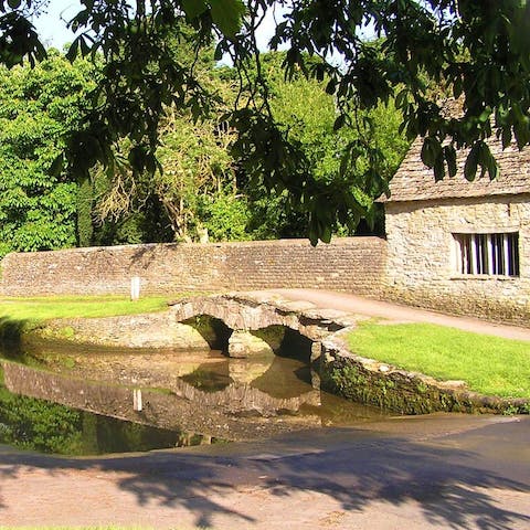Stay in the picturesque village of Shilton in the heart of the Cotswolds