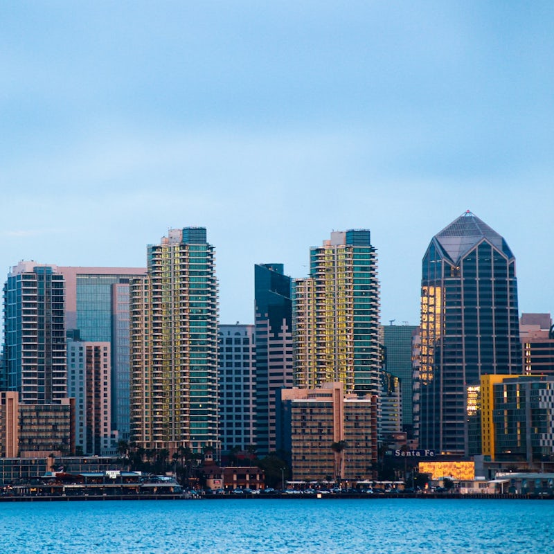 Explore San Diego's lively dining and bar scene – Downtown is only a ten-minute cab ride away