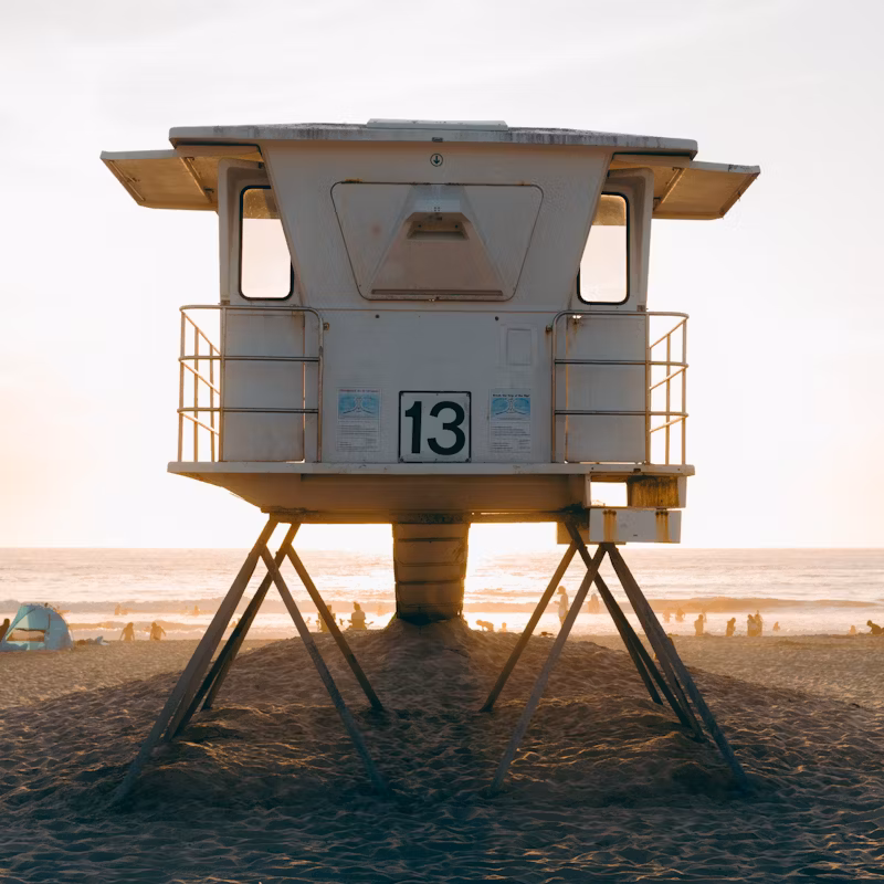 Put on your sunhat and sandals and take the ten-minute drive to Mission Beach