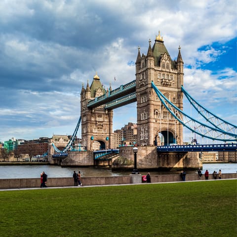 Make morning jogs along the Thames the new routine (ten minutes away on foot)
