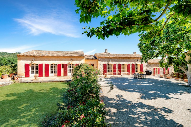 Picnic in Provence main image