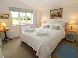 Love in the Cotswolds image 2