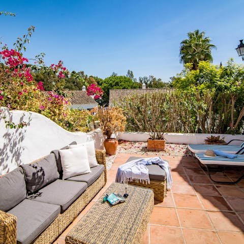 Relax in the sun on your balcony, surrounded by native plants and flowers