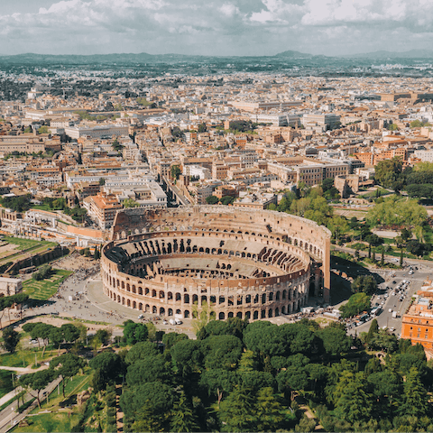 Stay just a twenty-minute walk away from Rome's iconic Colloseum
