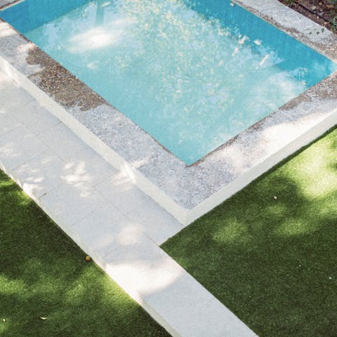 Cool off from the midday sun in the shared outdoor plunge pool