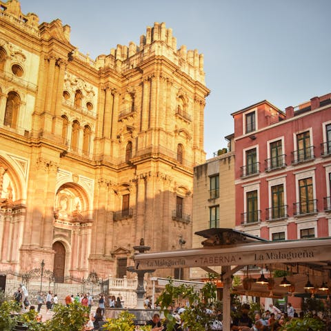Stay in Málaga's historic centre, just 400m from the Cathedral 
