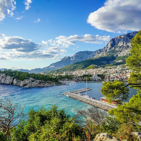 Fall in love with the Dalmatian Coast and stay in the cosmopolitan town of Makarska