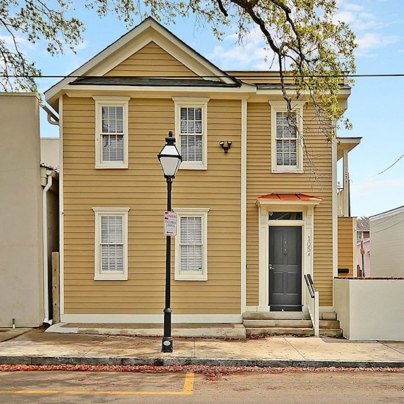Stay in a traditional townhouse in the heart of Charleston