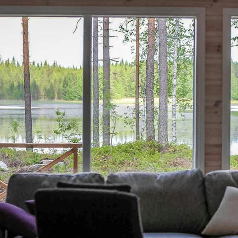 Wake up to stunning views over Lake Aitjärvi 