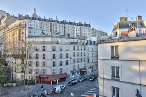 Steps to Sacré-Coeur image 13