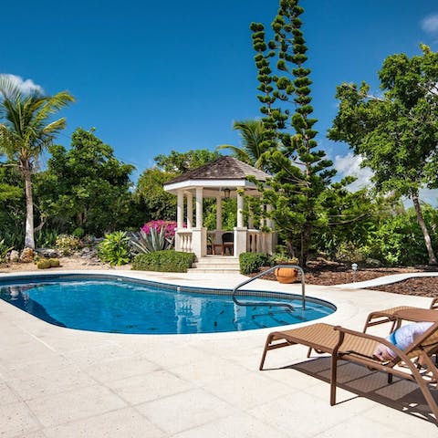 Soak up the sunshine as you spend quality time with loved ones in the plunge pool