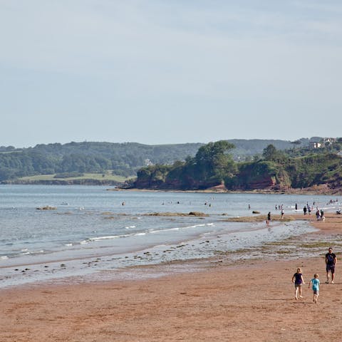 Stroll to sandy Goodrington Beach in seven minutes