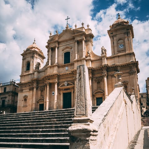 Stay a few steps from the splendid Baroque Cathedral of San Nicolò