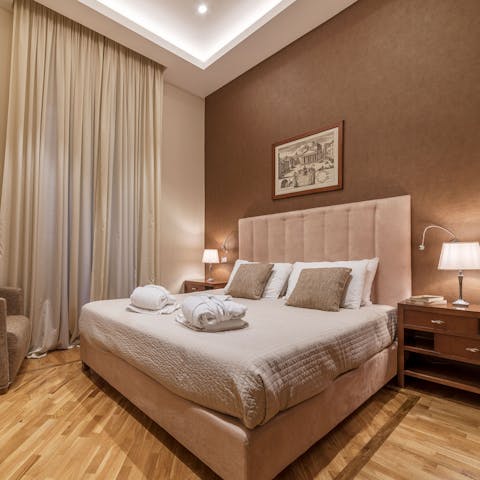 Wake up in the elegant bedroom feeling rested and ready for another day of Rome sightseeing
