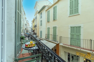 Cannes & Jasmine image 5