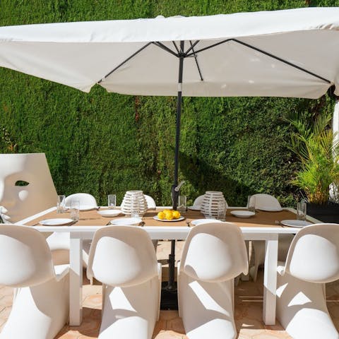 Dine on delicious Spanish cuisine alfresco around your stylish outdoor dining set