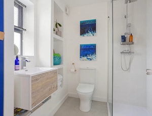 The Shoreline House image 3