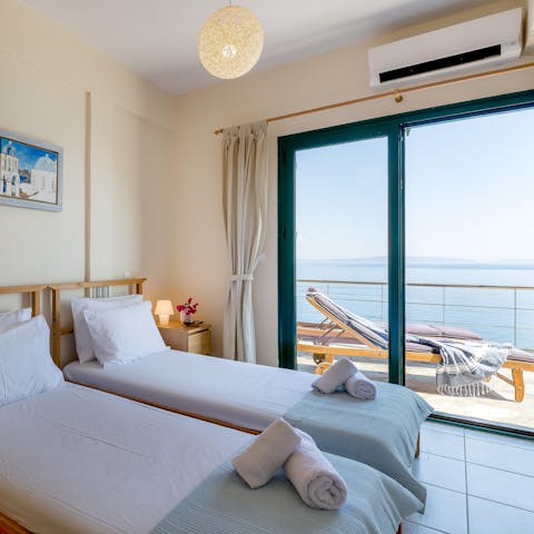 Wake up to a marvellous sea view through the large glass doors each morning