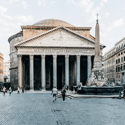 Take some photos of the iconic Pantheon, 500 metres away