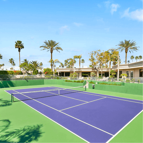 Play a tournament on own tennis court