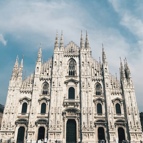 Wander twenty-five minutes to the famous Duomo di Milano