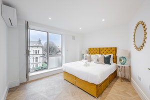 Contemporary Chiswick image 11