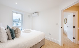Contemporary Chiswick image 2