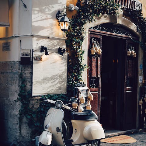 Tuck into some Italian cuisine at one the local restaurants of Trastevere