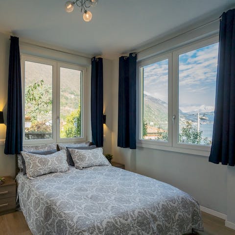 Bag the master bedroom for lake and mountain views