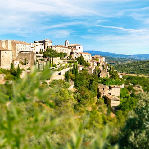 Take a short drive to the Provençal village of Tavernes to buy croissants