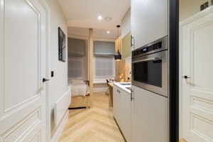 Sloane Pearl image 9