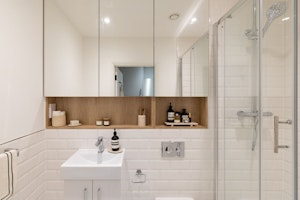Sloane Pearl image 3