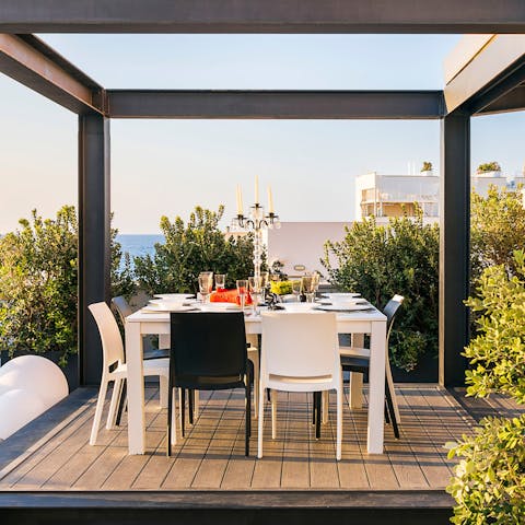Prepare a delicious meal in the outdoor kitchen and dine alfresco