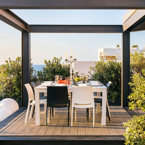 Prepare a delicious meal in the outdoor kitchen and dine alfresco