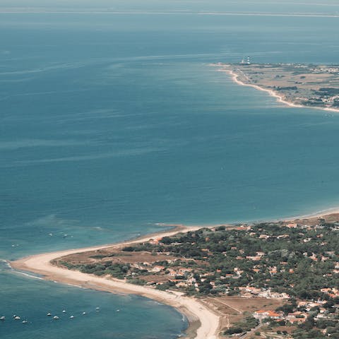 Explore the beautiful beaches on the island of Oléron 