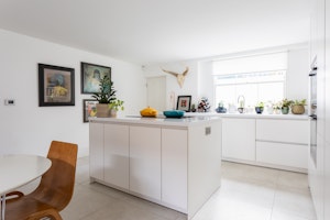 Townhouse Elegance image 12