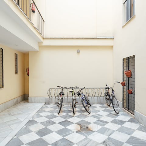 Store your bikes in the internal courtyard