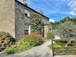 Casterton Gardens image 1