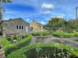 Casterton Gardens image 13