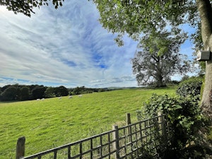 Casterton Gardens image 9